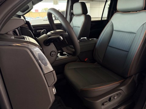 New Onyx Black 2026 GMC Yukon XL AT4 4WD - photo 14 - Stock #261394