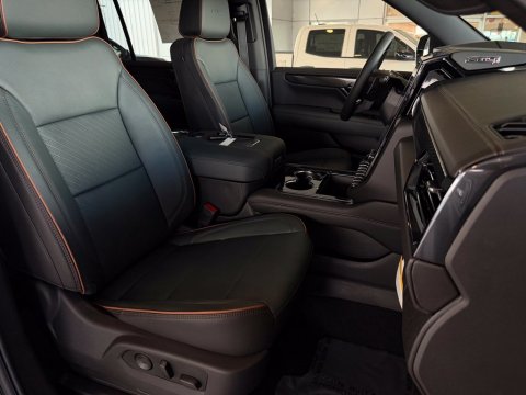 New Onyx Black 2026 GMC Yukon XL AT4 4WD - photo 18 - Stock #261394