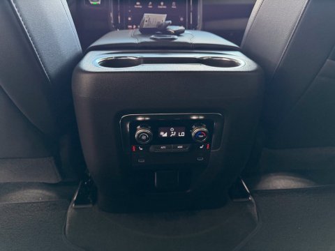 New Onyx Black 2026 GMC Yukon XL AT4 4WD - photo 23 - Stock #261394