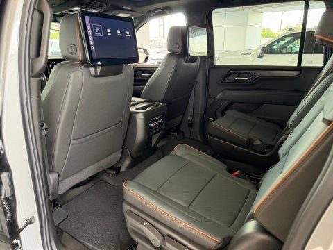 New Sterling Metallic 2026 GMC Yukon XL AT4 4WD - photo 15 - Stock #261376