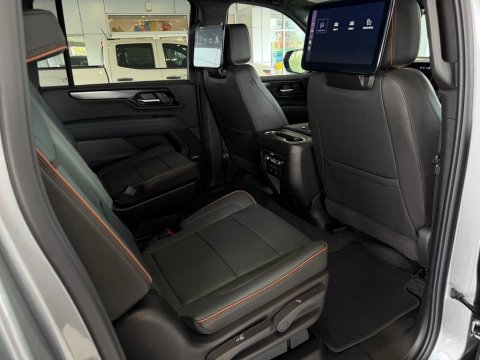 New Sterling Metallic 2026 GMC Yukon XL AT4 4WD - photo 18 - Stock #261376