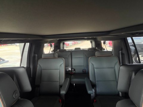 New Sterling Metallic 2026 GMC Yukon XL AT4 4WD - photo 26 - Stock #261376