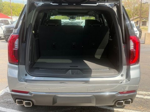 New Sterling Metallic 2026 GMC Yukon XL AT4 4WD - photo 8 - Stock #261376