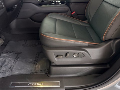 New Sterling Metallic 2026 GMC Yukon XL AT4 4WD - photo 13 - Stock #261376