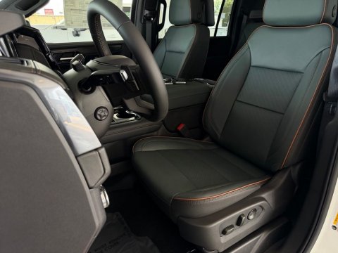 New Summit White 2026 GMC Yukon XL AT4 4WD - photo 13 - Stock #261373