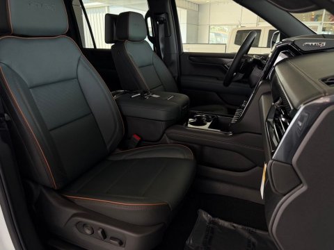New Summit White 2026 GMC Yukon XL AT4 4WD - photo 17 - Stock #261373