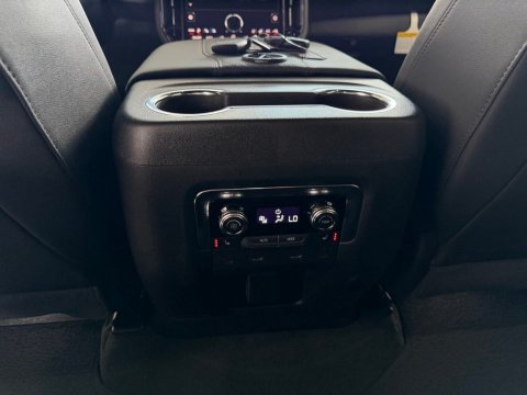 New Summit White 2026 GMC Yukon XL AT4 4WD - photo 22 - Stock #261373