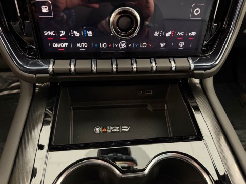 New Summit White 2026 GMC Yukon XL AT4 4WD - photo 25 - Stock #261373