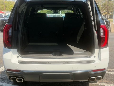 New Summit White 2026 GMC Yukon XL AT4 4WD - photo 8 - Stock #261373
