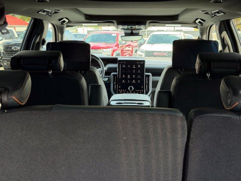 New Summit White 2026 GMC Yukon XL AT4 4WD - photo 10 - Stock #261373