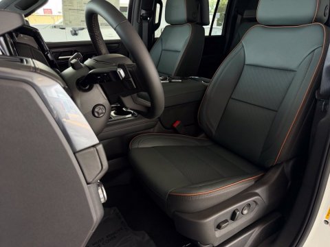 New Summit White 2026 GMC Yukon XL AT4 4WD - photo 14 - Stock #261373