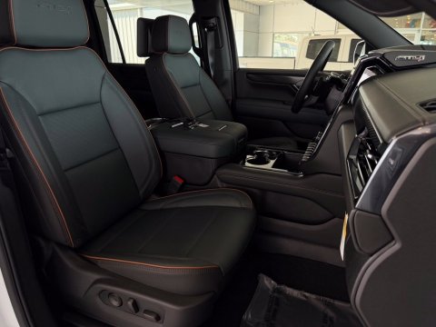 New Summit White 2026 GMC Yukon XL AT4 4WD - photo 18 - Stock #261373