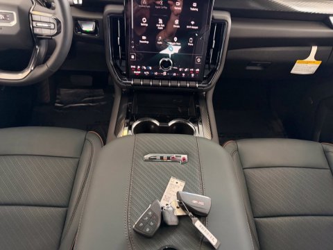 New Summit White 2026 GMC Yukon XL AT4 4WD - photo 22 - Stock #261373