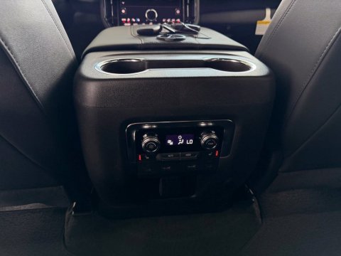 New Summit White 2026 GMC Yukon XL AT4 4WD - photo 23 - Stock #261373