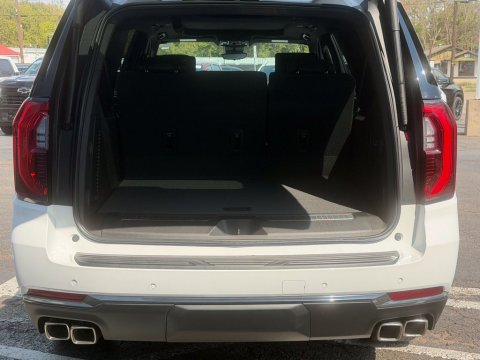 New Summit White 2026 GMC Yukon XL AT4 4WD - photo 9 - Stock #261373