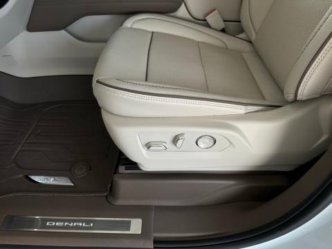 New Summit White 2026 GMC Yukon XL Denali 4WD - photo 11 - Stock #260627