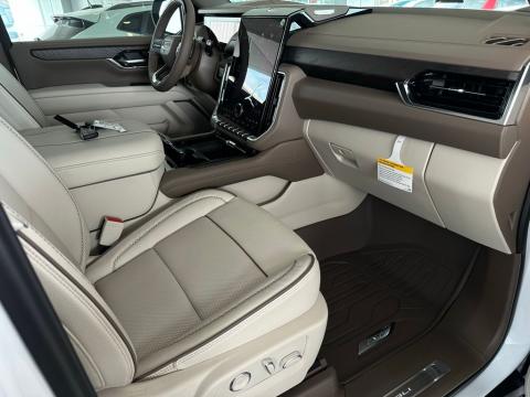 New Summit White 2026 GMC Yukon XL Denali 4WD - photo 16 - Stock #260627