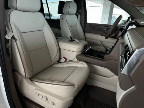 New Summit White 2026 GMC Yukon XL Denali 4WD - photo 18 - Stock #260627