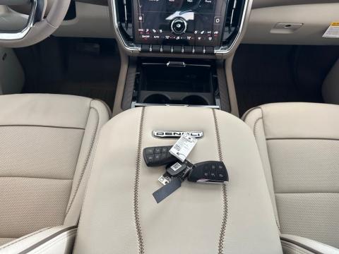 New Summit White 2026 GMC Yukon XL Denali 4WD - photo 21 - Stock #260627