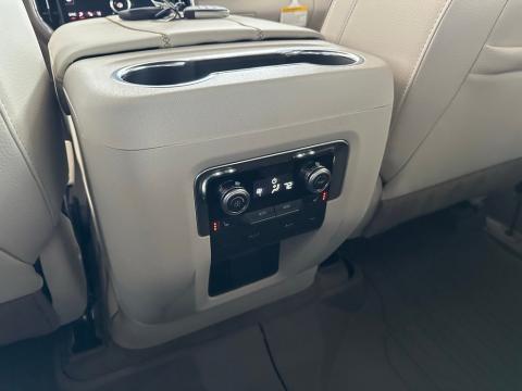 New Summit White 2026 GMC Yukon XL Denali 4WD - photo 22 - Stock #260627