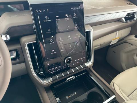 New Summit White 2026 GMC Yukon XL Denali 4WD - photo 24 - Stock #260627