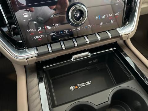 New Summit White 2026 GMC Yukon XL Denali 4WD - photo 25 - Stock #260627