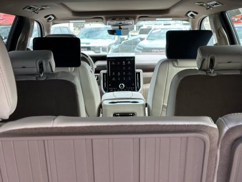 New Summit White 2026 GMC Yukon XL Denali 4WD - photo 9 - Stock #260627