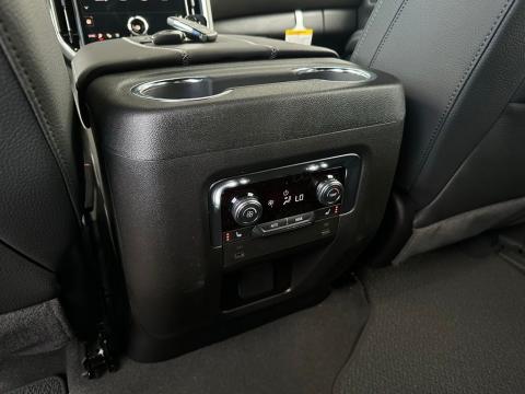 New Sterling Metallic 2026 GMC Yukon XL Denali 4WD - photo 22 - Stock #260527