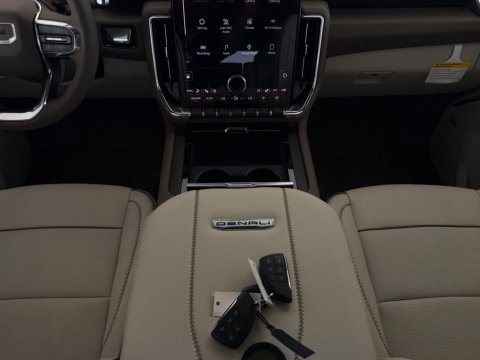New Glacier White Tricoat 2026 GMC Yukon XL Denali 4WD - photo 21 - Stock #261377
