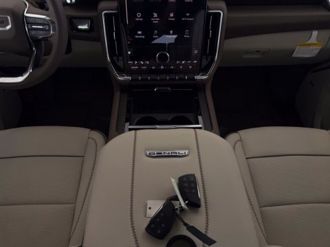 New Glacier White Tricoat 2026 GMC Yukon XL Denali 4WD - photo 22 - Stock #261377