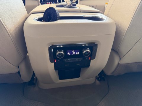New Glacier White Tricoat 2026 GMC Yukon XL Denali 4WD - photo 23 - Stock #261377
