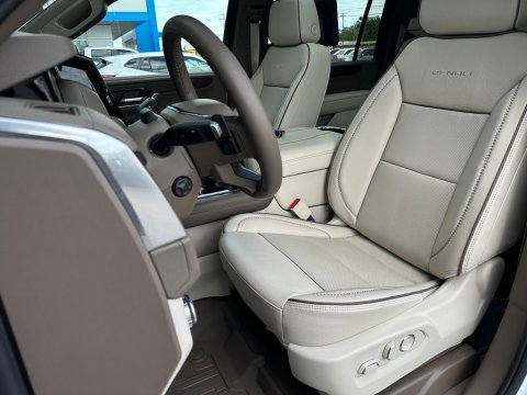 New Glacier White Tricoat 2026 GMC Yukon XL Denali 4WD - photo 13 - Stock #260528