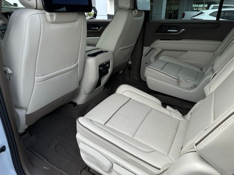 New Glacier White Tricoat 2026 GMC Yukon XL Denali 4WD - photo 15 - Stock #260528