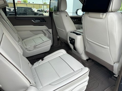 New Glacier White Tricoat 2026 GMC Yukon XL Denali 4WD - photo 18 - Stock #260528