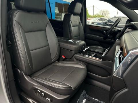 Pre-Owned Sterling Metallic 2025 GMC Yukon XL Denali 4WD - photo 18 - Stock #A1056