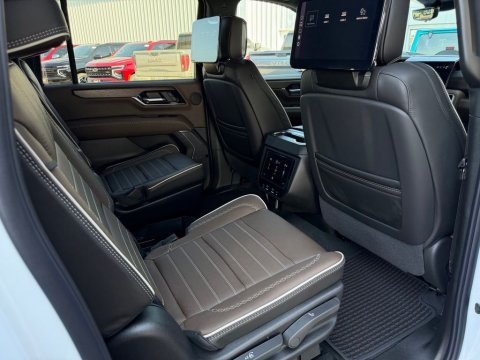 New Glacier White Tricoat 2026 GMC Yukon XL Denali Ultimate 4WD - photo 18 - Stock #261362