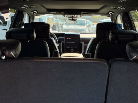 New Glacier White Tricoat 2026 GMC Yukon XL Denali Ultimate 4WD - photo 10 - Stock #261362