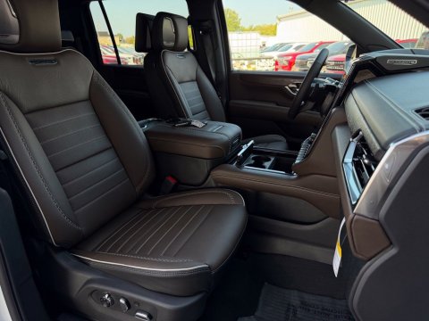 New Glacier White Tricoat 2026 GMC Yukon XL Denali Ultimate 4WD - photo 18 - Stock #261362