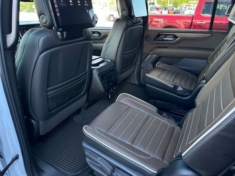 New Glacier White Tricoat 2026 GMC Yukon XL Denali Ultimate 4WD - photo 25 - Stock #261091
