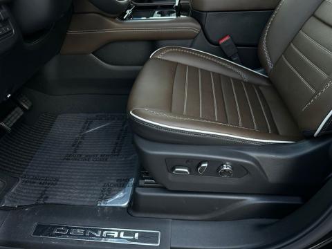 New Onyx Black 2026 GMC Yukon XL Denali Ultimate 4WD - photo 12 - Stock #261083
