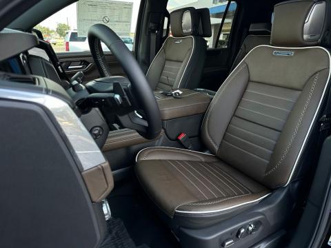 New Onyx Black 2026 GMC Yukon XL Denali Ultimate 4WD - photo 13 - Stock #261083