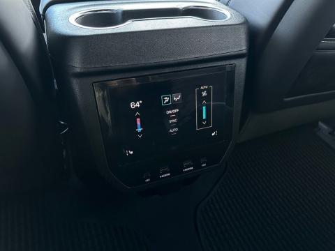 New Onyx Black 2026 GMC Yukon XL Denali Ultimate 4WD - photo 21 - Stock #261083