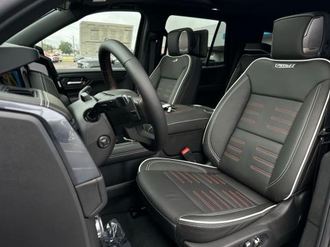New Onyx Black 2026 GMC Yukon AT4 Ultimate 4WD - photo 13 - Stock #260987