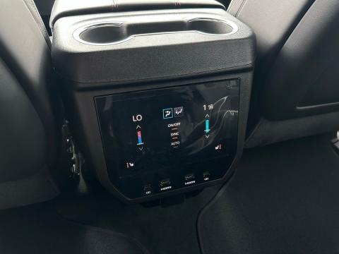 New Onyx Black 2026 GMC Yukon AT4 Ultimate 4WD - photo 22 - Stock #260987
