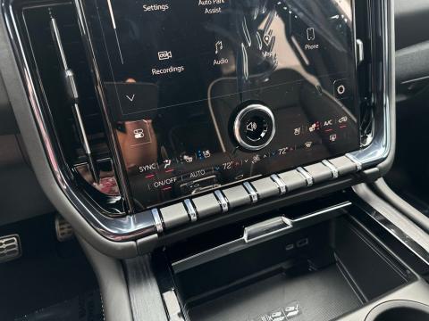 New Onyx Black 2026 GMC Yukon AT4 Ultimate 4WD - photo 25 - Stock #260987