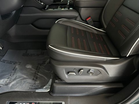 New Midnight Pine 2026 GMC Yukon AT4 Ultimate 4WD - photo 12 - Stock #261182
