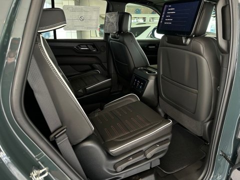 New Midnight Pine 2026 GMC Yukon AT4 Ultimate 4WD - photo 18 - Stock #261182