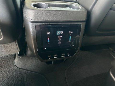 New Midnight Pine 2026 GMC Yukon AT4 Ultimate 4WD - photo 22 - Stock #261182