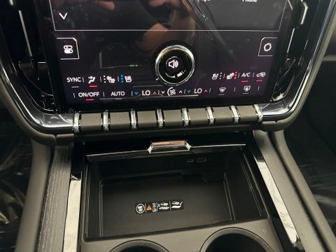 New Midnight Pine 2026 GMC Yukon AT4 Ultimate 4WD - photo 25 - Stock #261182