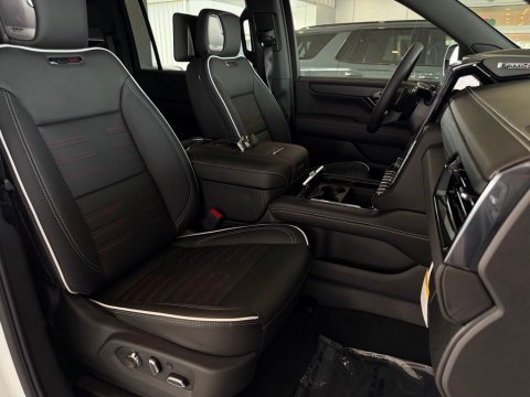 New Summit White 2026 GMC Yukon XL AT4 Ultimate 4WD - photo 17 - Stock #261229